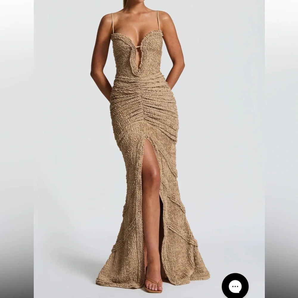 Elegant Beige Evening Gown - Picture 4 of 8